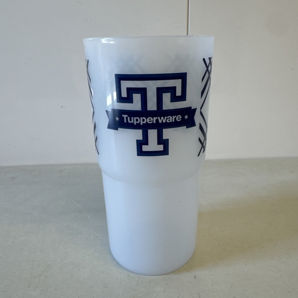 Tupperware ThirstQuake Mega Tumbler 30 oz Cup Only T Logo Blue New